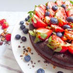 Super fudge chocolate cake - Layered super lava cake on a homemade "Nutella" crust