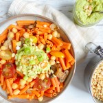 Avocado chickpeas pesto pasta - super healthy pasta version topped with an avocado chickpeas pesto vegan and gluten free!