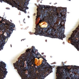 ONE-BOWL SUPER INTENSE BROWNIES - Addictive vegan and gluten-free healthy alternative to the classic brownies.&nbsp;