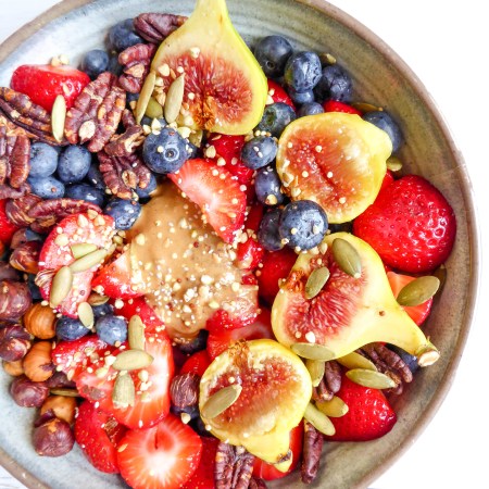 Superfoods beauty bowl - your secret for a healthy filling breakfast, vegan, gluten free and now sugar added.&nbsp;