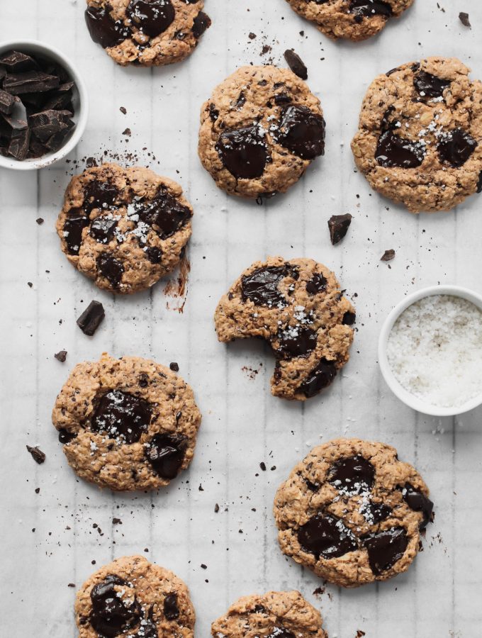 TAHINI CHOCOLATE CHUNKS COOKIES - Vegan and gluten-free easy delicious recipe. Soft inside and crunchy on the outside.&nbsp;
