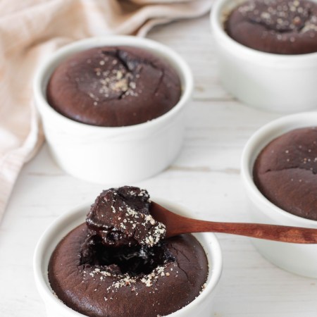 DARK CHOCOLATE LAVA CAKE - Super gooey and decadent chocolate cake, ideal for parties or dinner